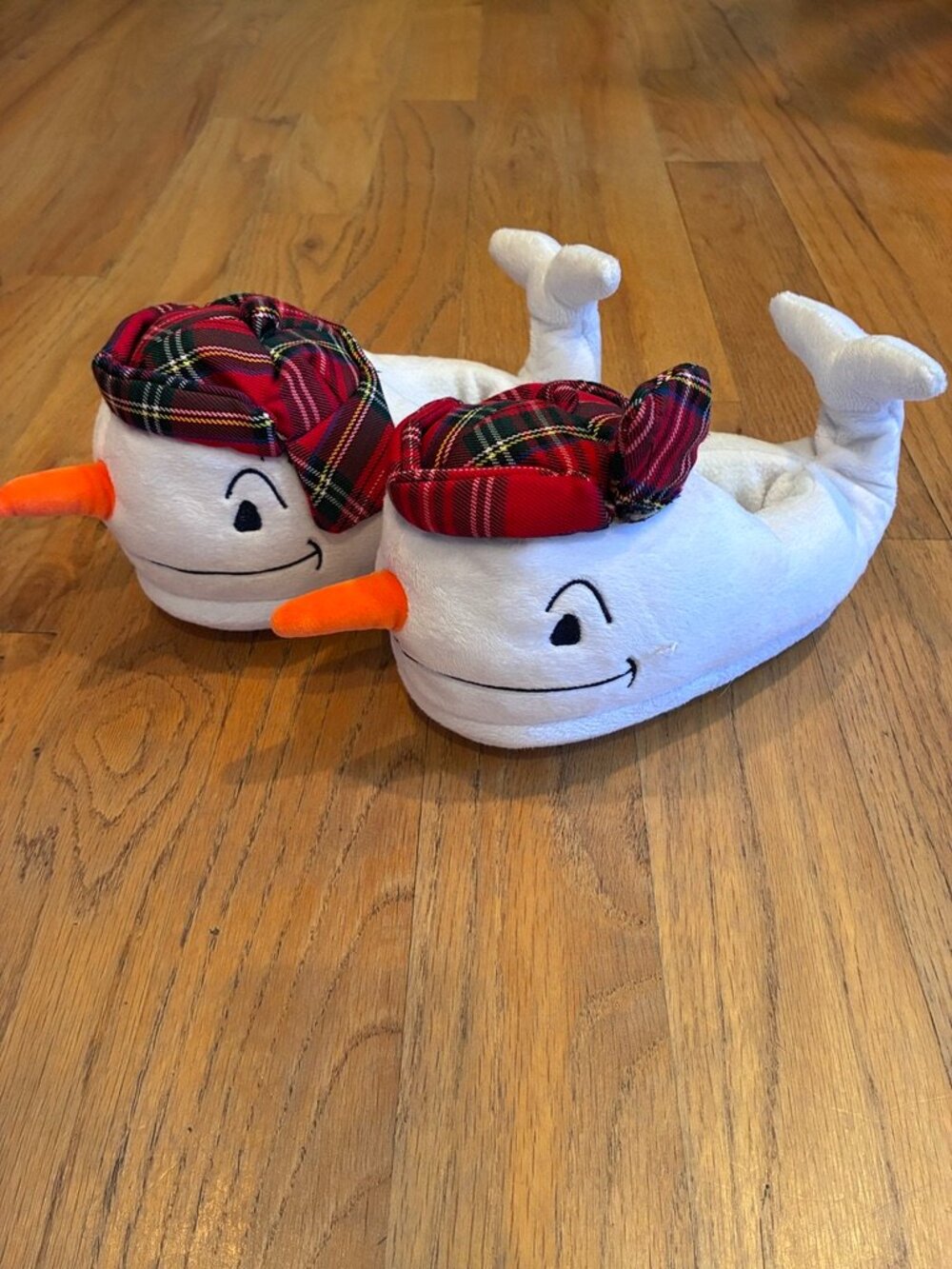 Vineyard Vines Snowman Whale Plush Slippers Large White Red Plaid Holiday